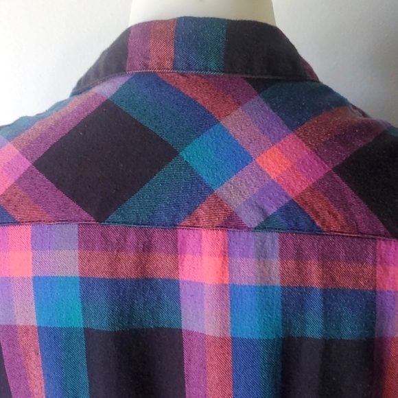 Noisy May perfectly worn in multicolored flannel button up - Picture 6 of 12